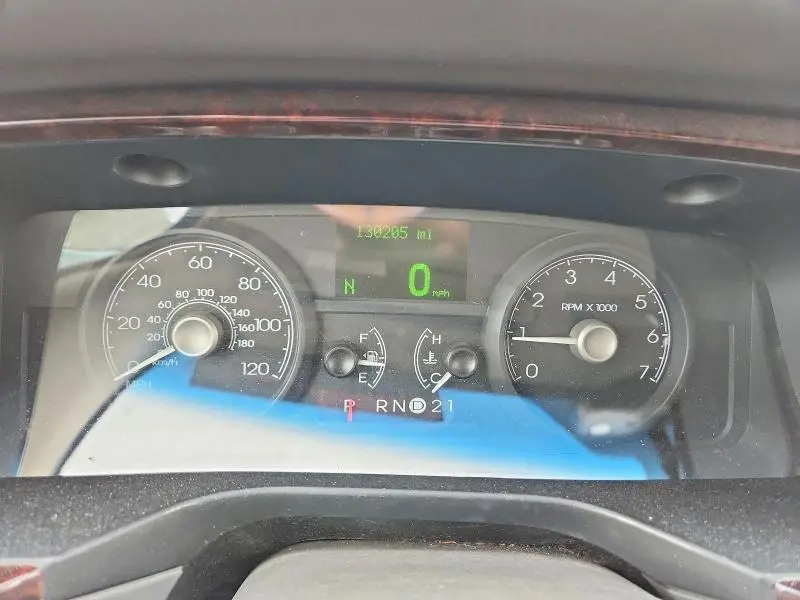 2010 LINCOLN TOWN CAR SIGNATURE LIMITED  
