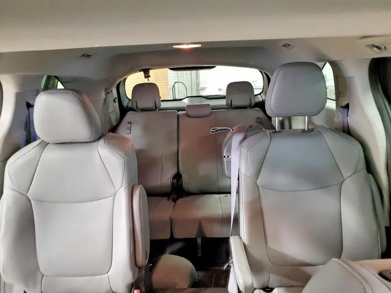 2022 TOYOTA SIENNA XLE  