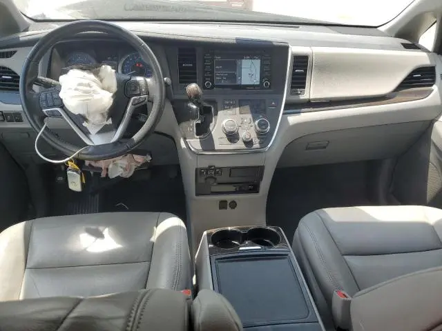 2019 TOYOTA SIENNA XLE  