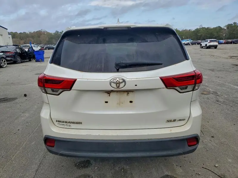 2017 TOYOTA HIGHLANDER SE  