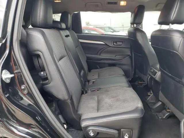 2016 TOYOTA HIGHLANDER LE  