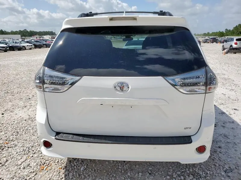 2019 TOYOTA SIENNA SE  