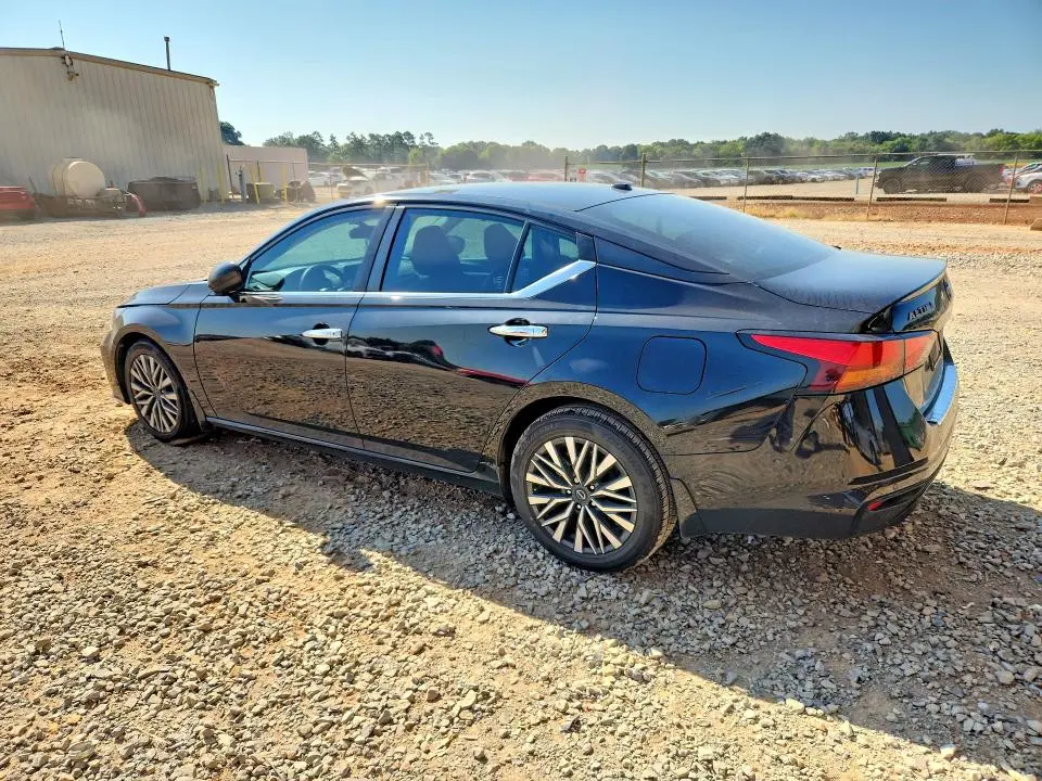 2023 NISSAN ALTIMA SV  