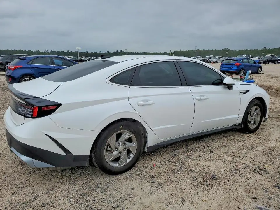 2025 HYUNDAI SONATA SE  