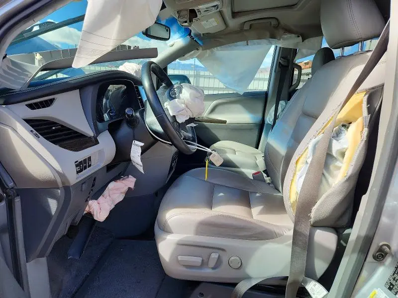 2017 TOYOTA SIENNA XLE 8-PASSENGER  
