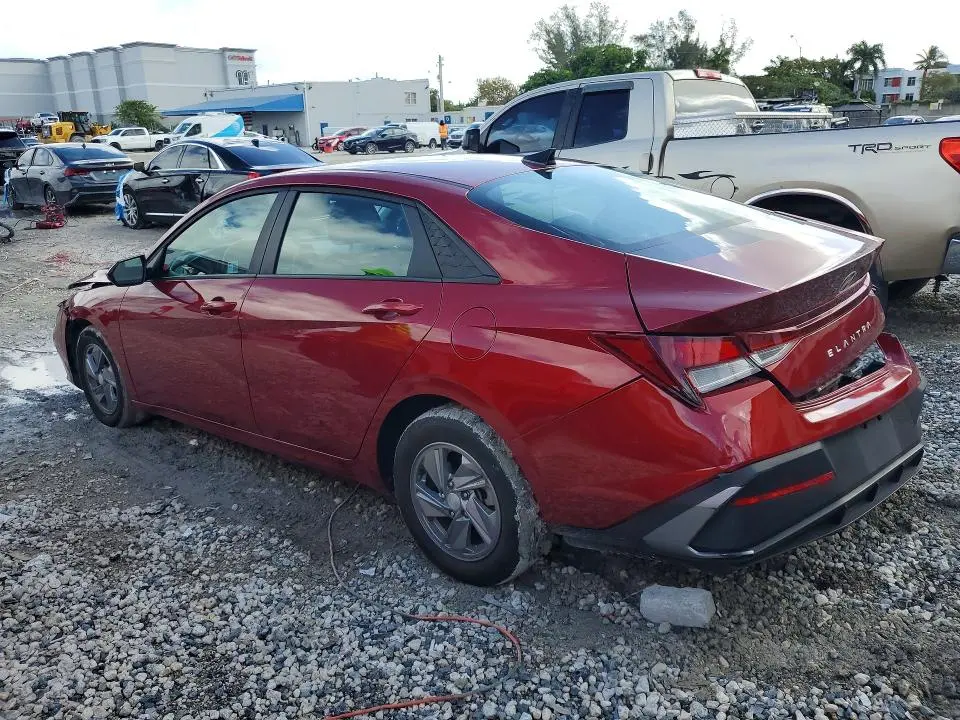 2025 HYUNDAI ELANTRA SE  