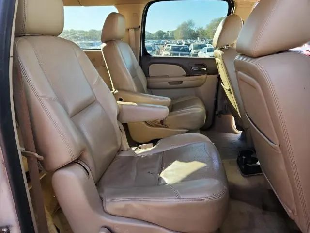 2011 CHEVROLET SUBURBAN C1500 LTZ  