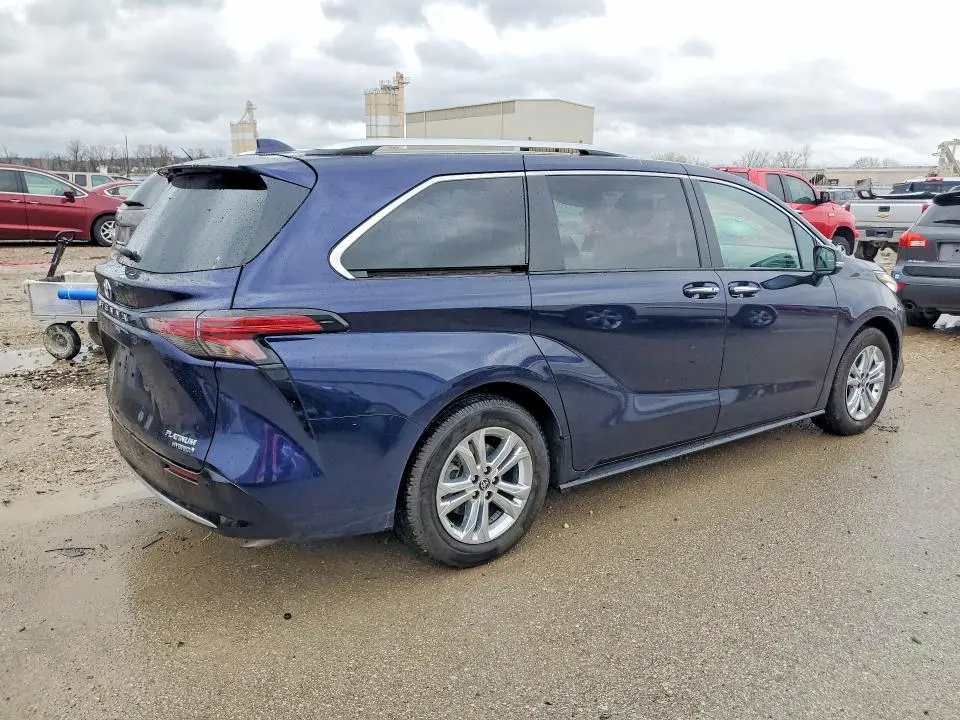 2022 TOYOTA SIENNA PLATINUM 7-PASSENGER  
