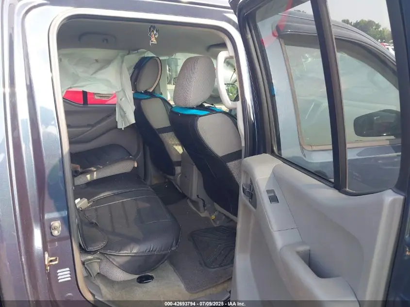 2016 NISSAN FRONTIER SV