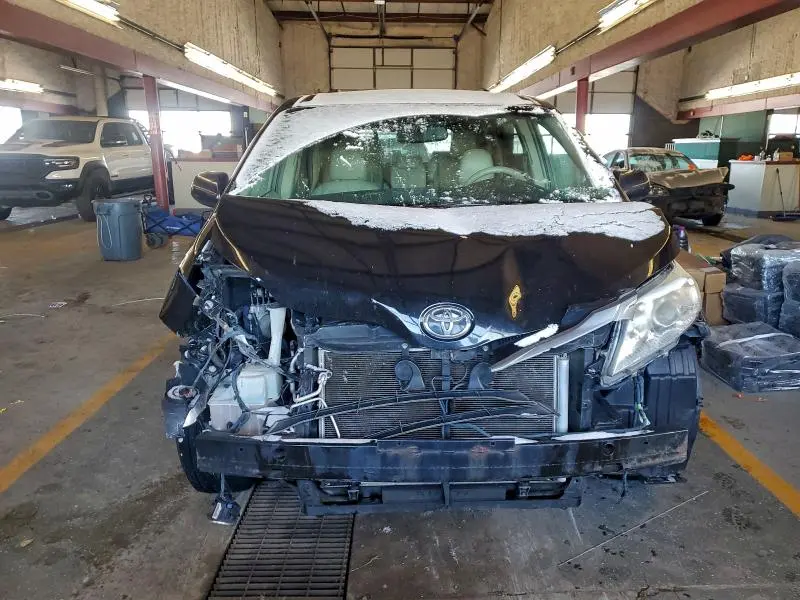 2011 TOYOTA SIENNA XLE  