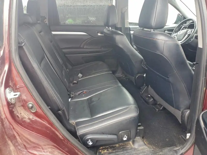 2019 TOYOTA HIGHLANDER SE  