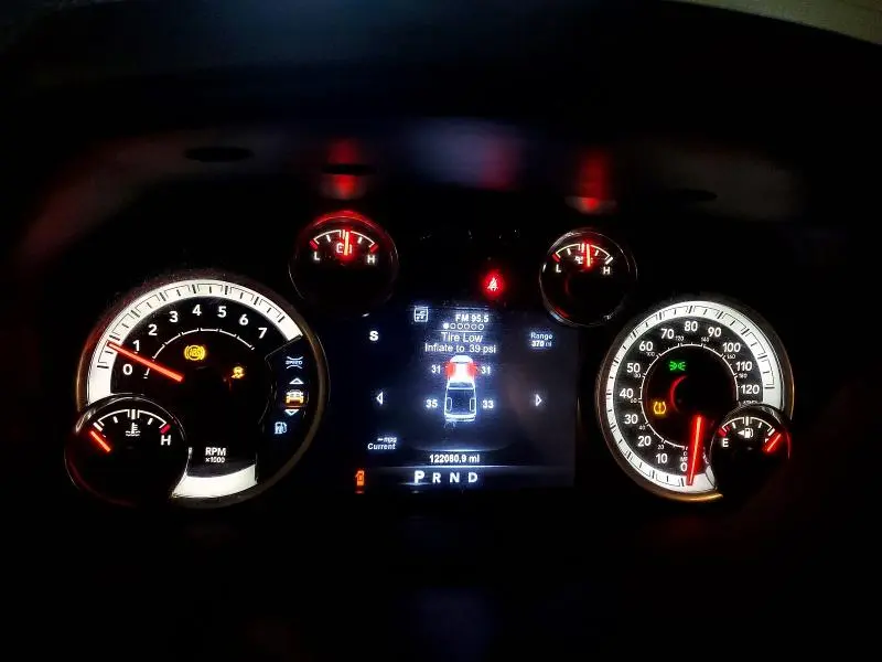 2017 RAM 1500 SLT  