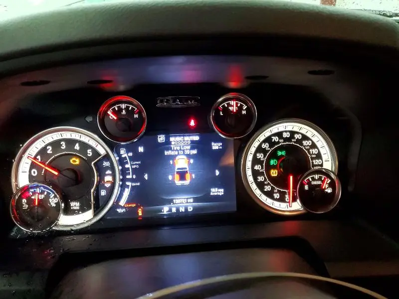 2016 RAM 1500 SLT  