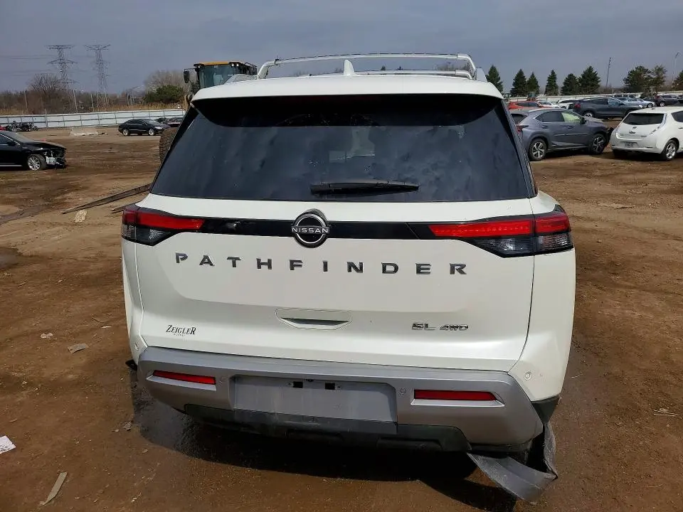 2024 NISSAN PATHFINDER SL  