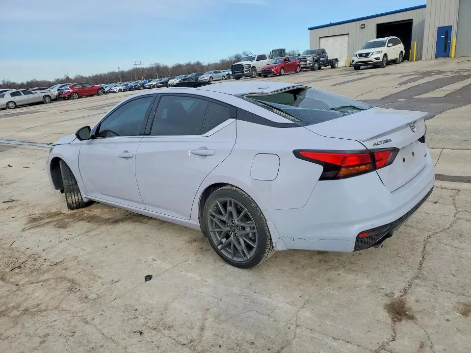 2024 NISSAN ALTIMA SR  