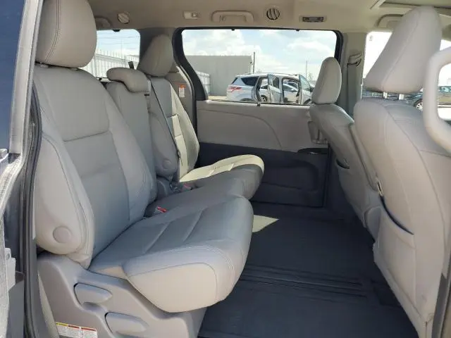 2015 TOYOTA SIENNA XLE