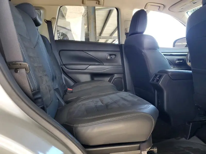 2020 MITSUBISHI OUTLANDER SE  
