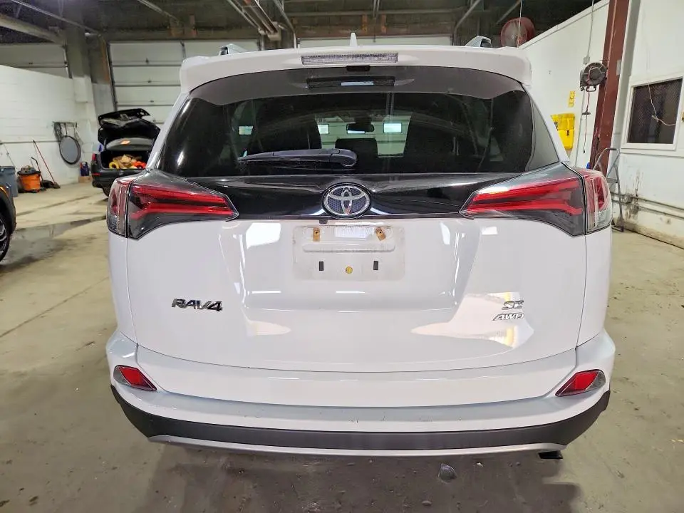 2017 TOYOTA RAV4 SE  