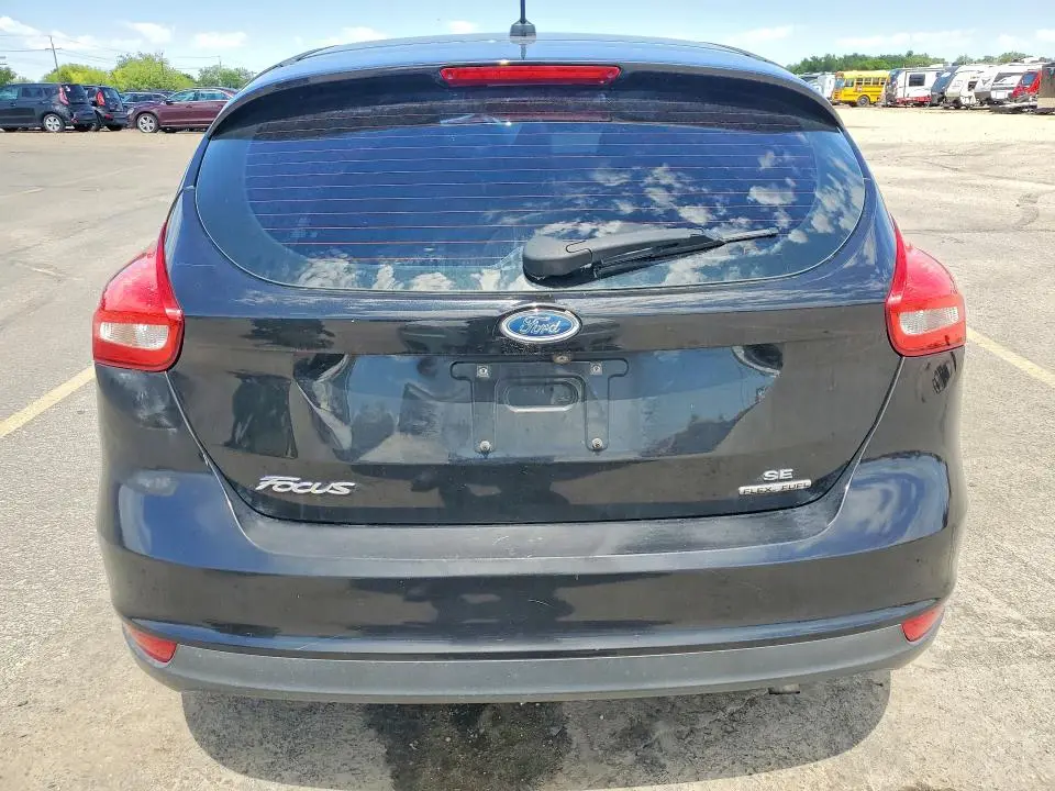 2015 FORD FOCUS SE  