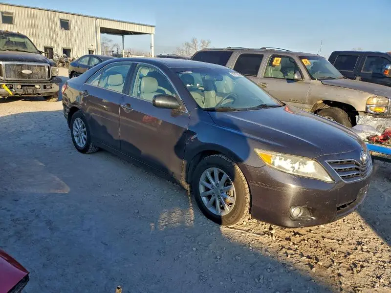 2011 TOYOTA CAMRY SE  