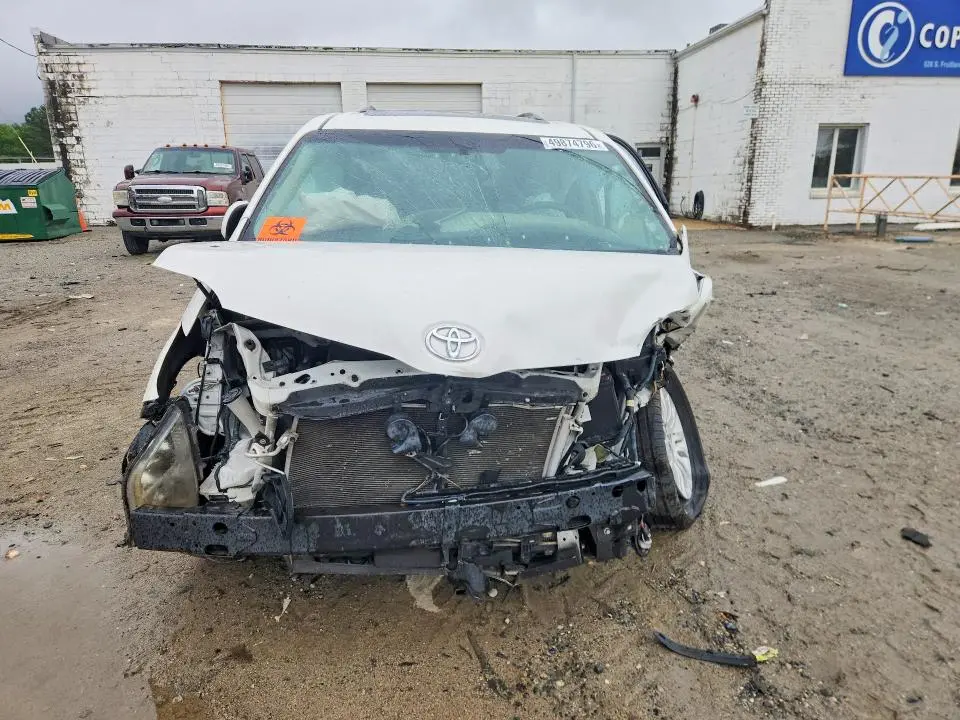 2017 TOYOTA SIENNA XLE 8-PASSENGER  
