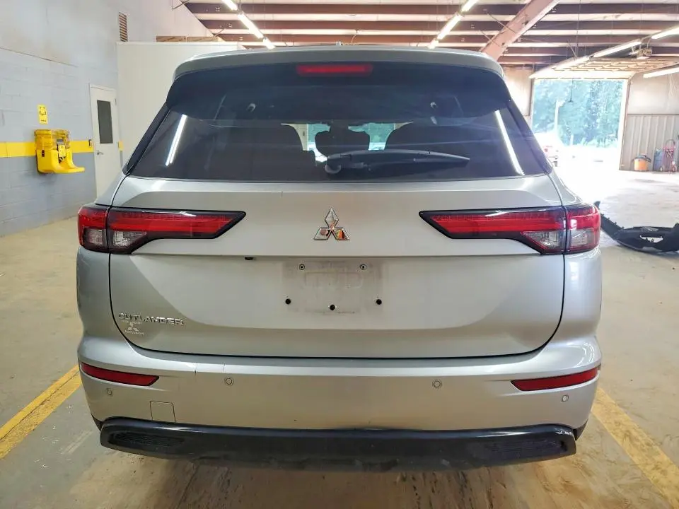 2022 MITSUBISHI OUTLANDER SE  