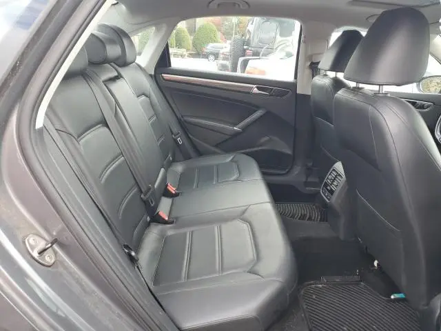 2017 VOLKSWAGEN PASSAT SE  