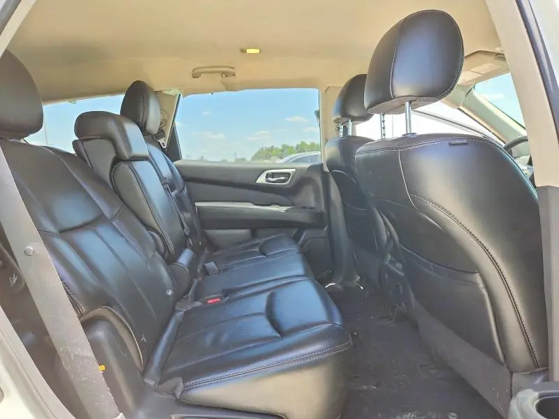2017 NISSAN PATHFINDER SL  