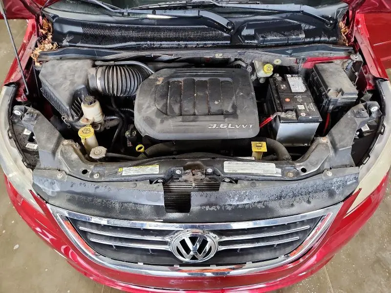 2011 VOLKSWAGEN ROUTAN SEL  
