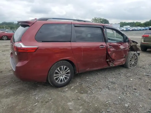 2020 TOYOTA SIENNA XLE  