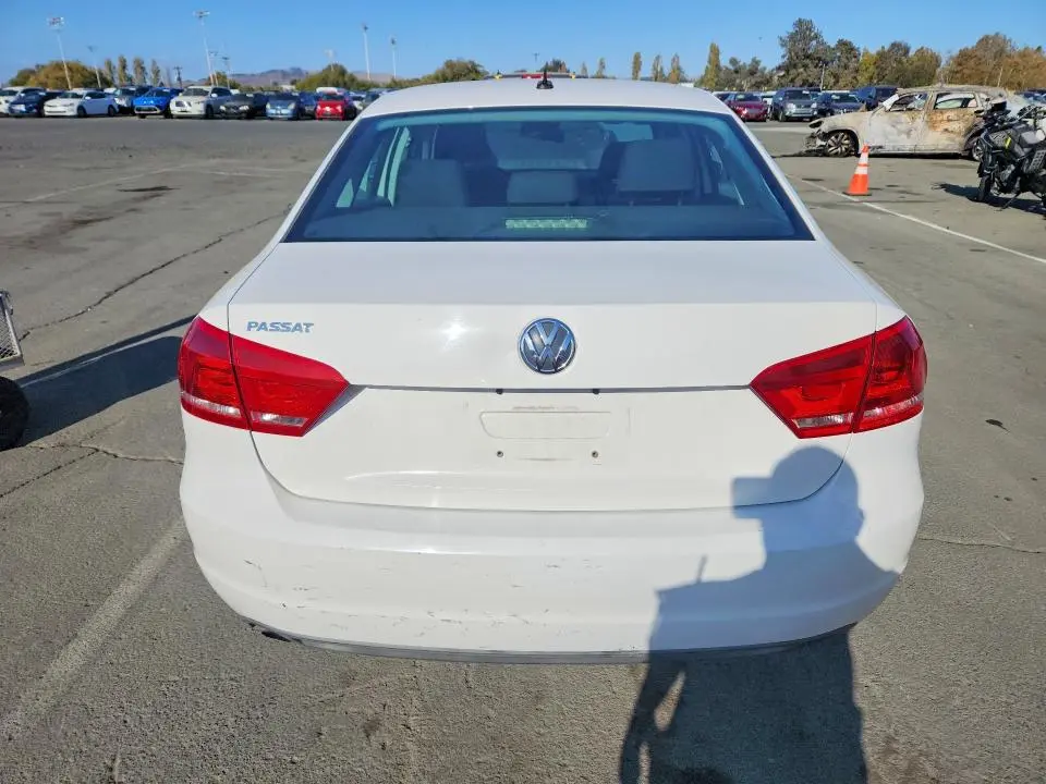 2013 VOLKSWAGEN PASSAT S  