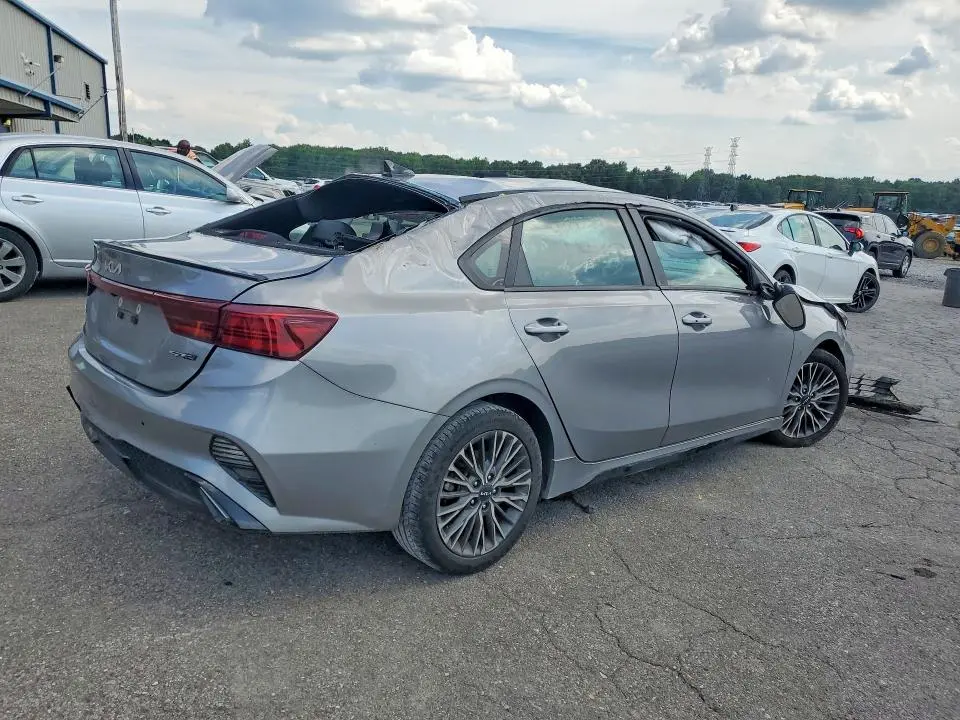 2024 KIA FORTE GT LINE  