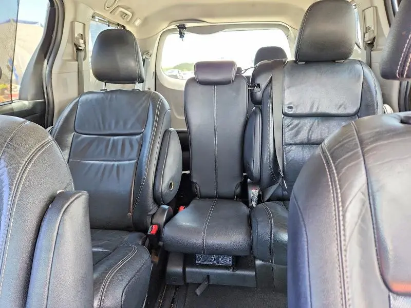 2016 TOYOTA SIENNA SE  