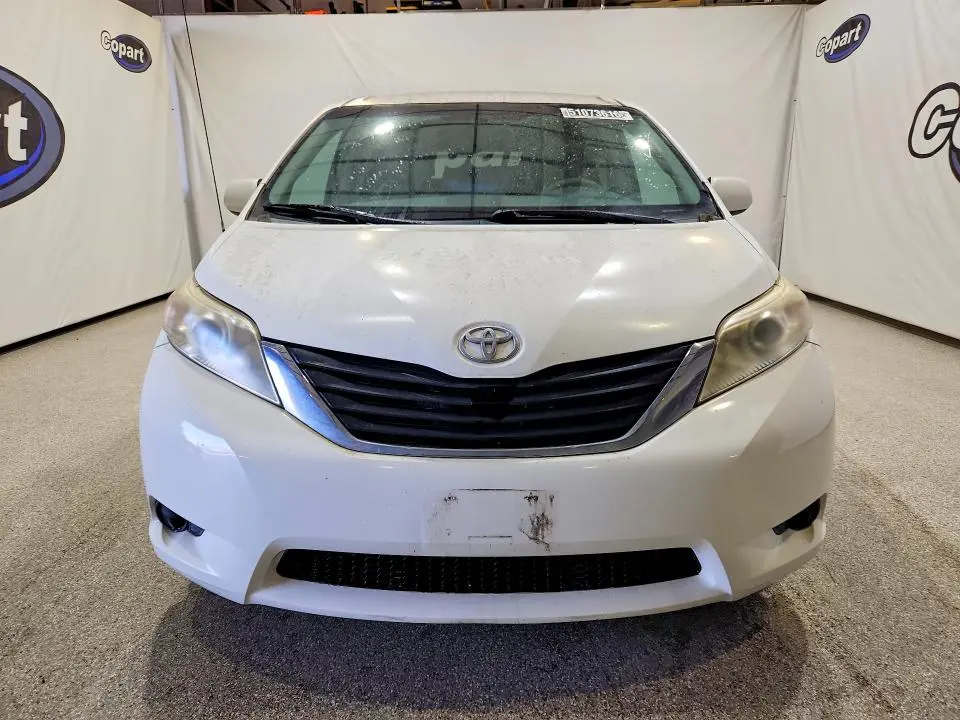 2012 TOYOTA SIENNA LE  