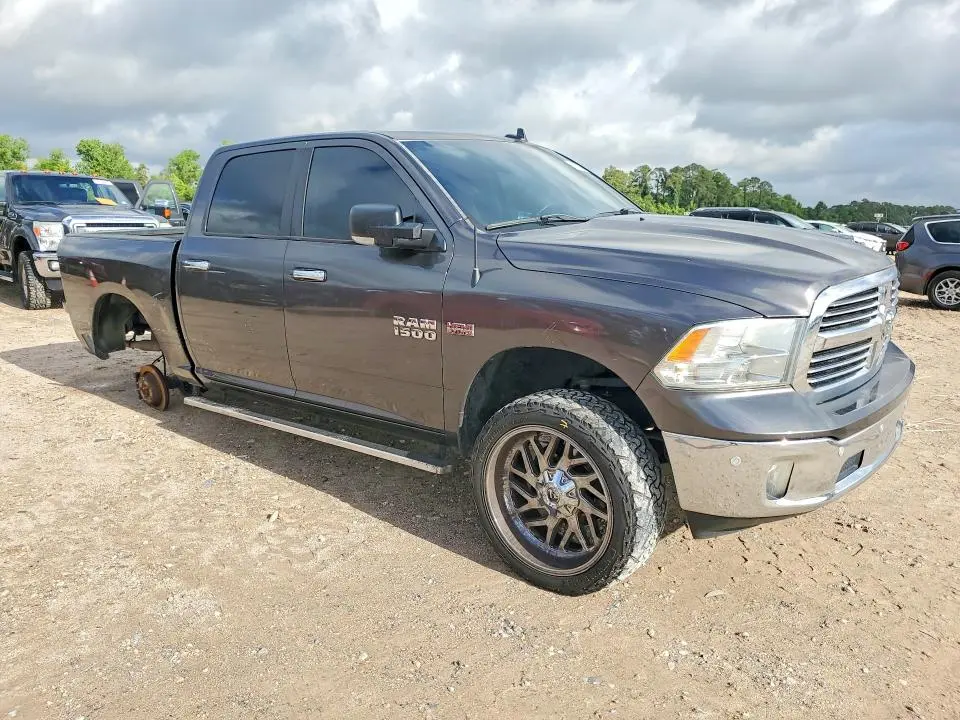 2016 RAM 1500 SLT  