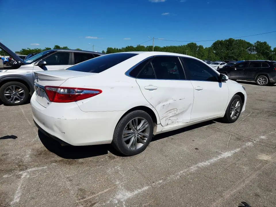 2015 TOYOTA CAMRY SE  