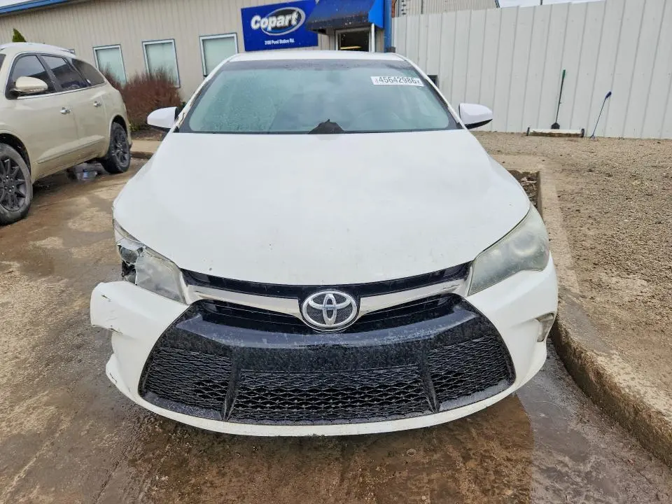 2015 TOYOTA CAMRY SE  