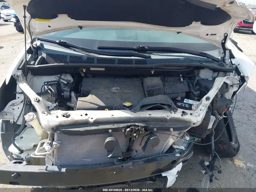 2011 TOYOTA SIENNA LE V6