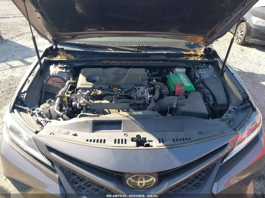 2018 TOYOTA CAMRY SE