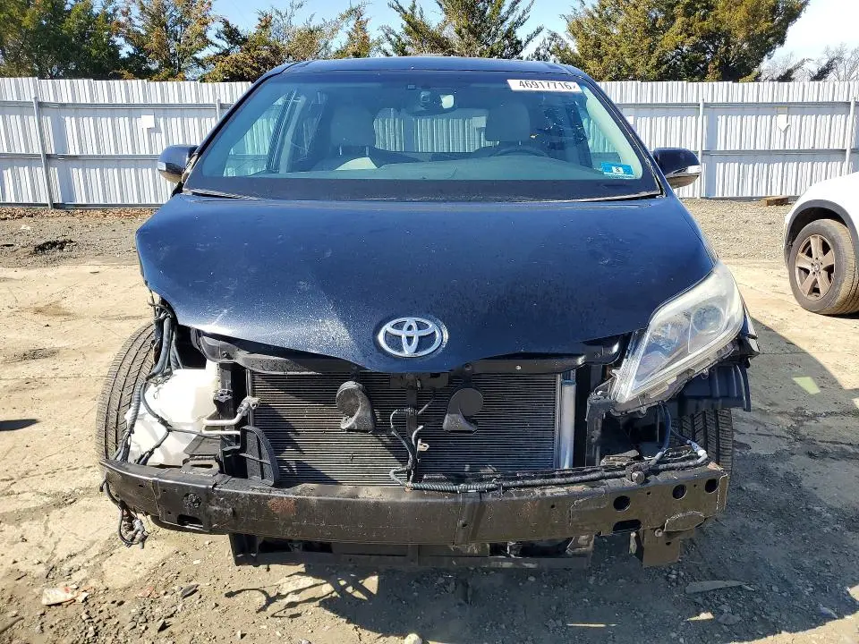 2016 TOYOTA SIENNA LIMITED PREMIUM 7-PASSENGER  