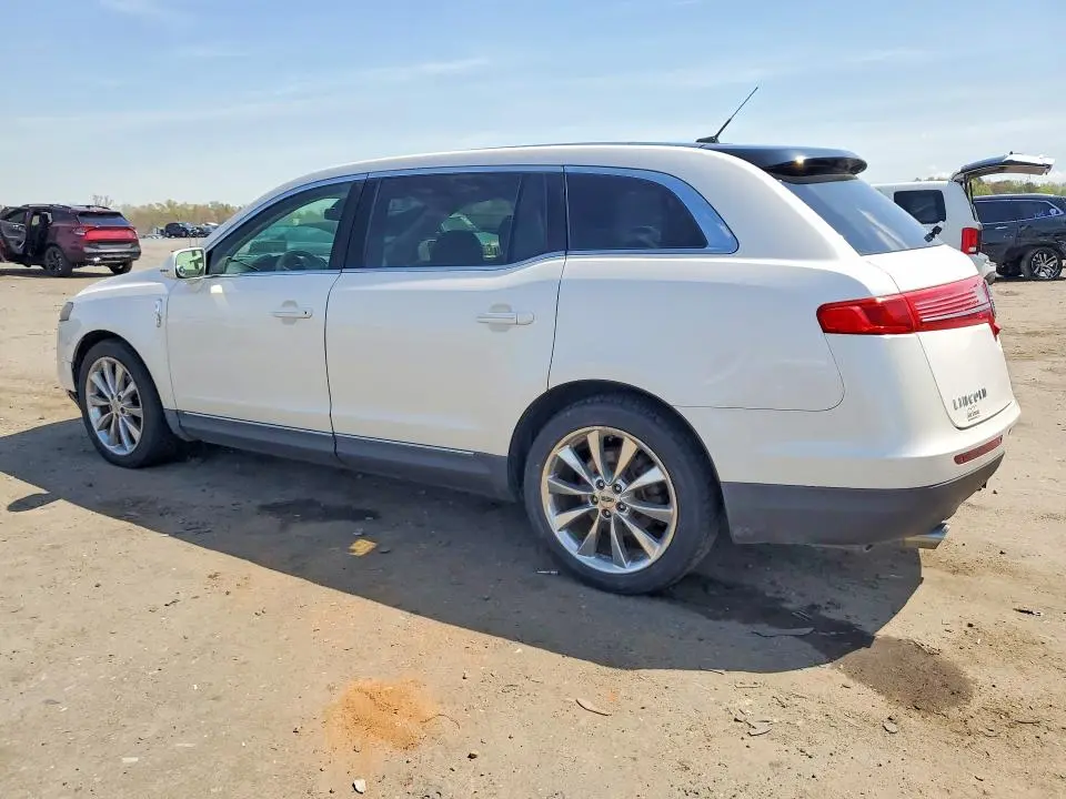 2011 LINCOLN MKT   