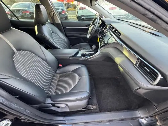 2020 TOYOTA CAMRY SE  