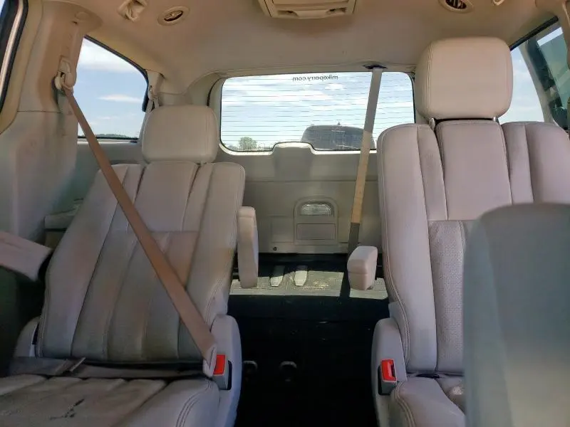 2012 CHRY TOWN & COU   