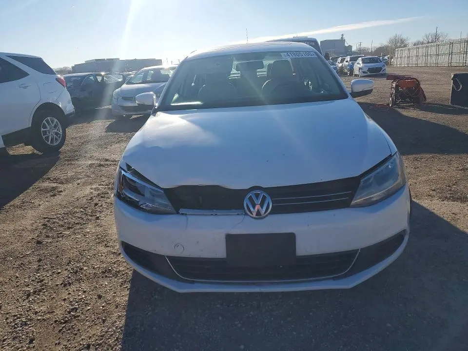 2013 VOLKSWAGEN JETTA SE  