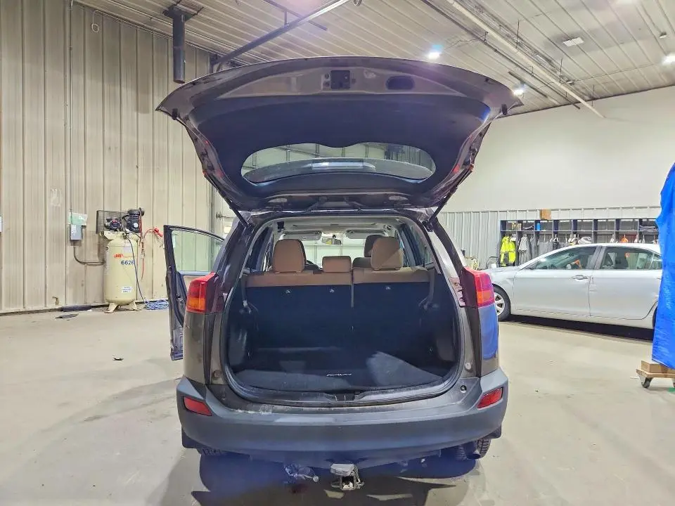 2015 TOYOTA RAV4 XLE  