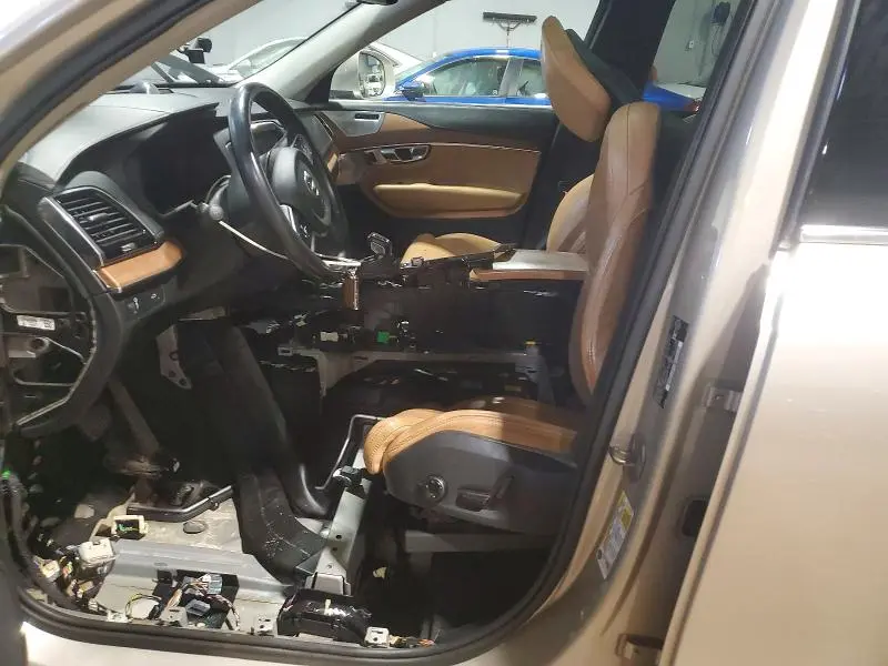 2016 VOLVO XC90 T6  