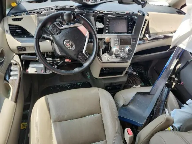 2020 TOYOTA SIENNA XLE  