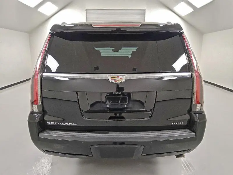 2017 CADILLAC ESCALADE LUXURY  