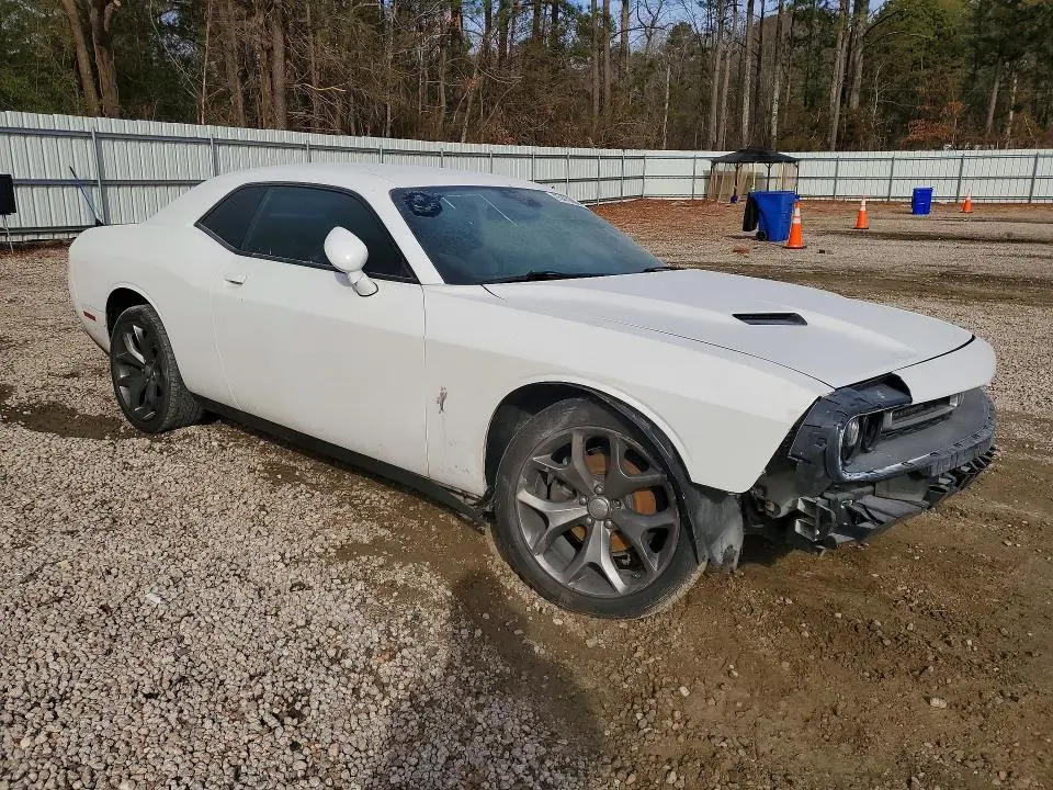 2016 DODGE CHALLENGER SXT  
