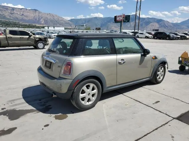 2010 MINI COOPER   